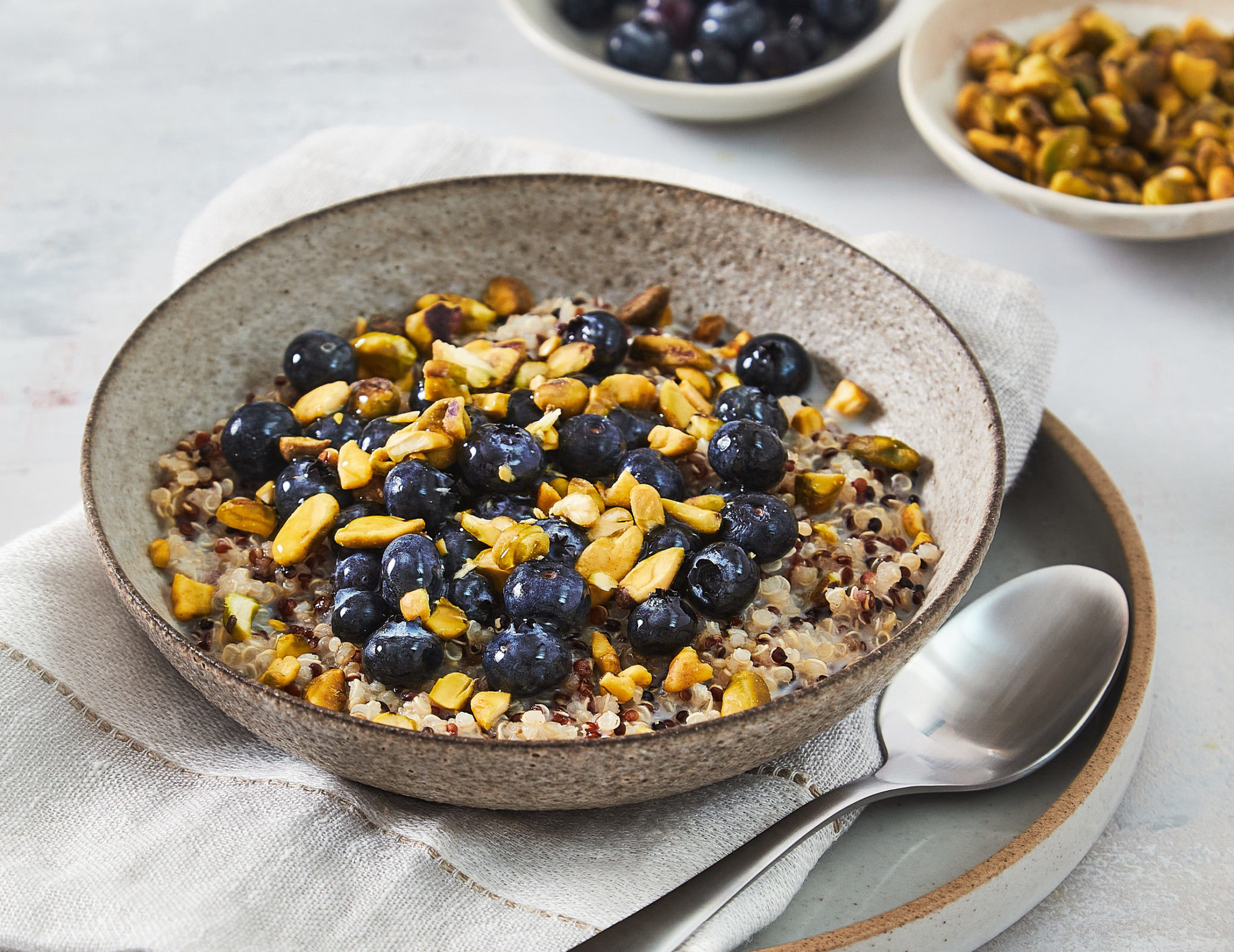 Quinoa, Pistachio And Blueberry Breakfast Bowl - Andy The RD